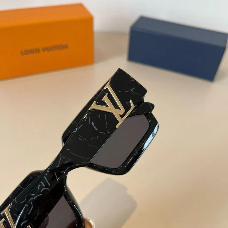 Louis Vuitton Sunglasses Functional 280892