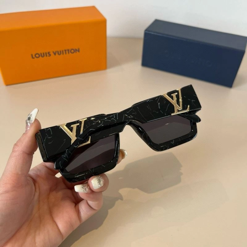 Louis Vuitton Sunglasses Functional 280892