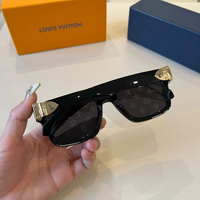 Louis Vuitton Sunglasses ZipUp 280893