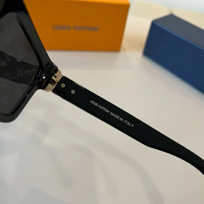 Louis Vuitton Sunglasses ZipUp 280893