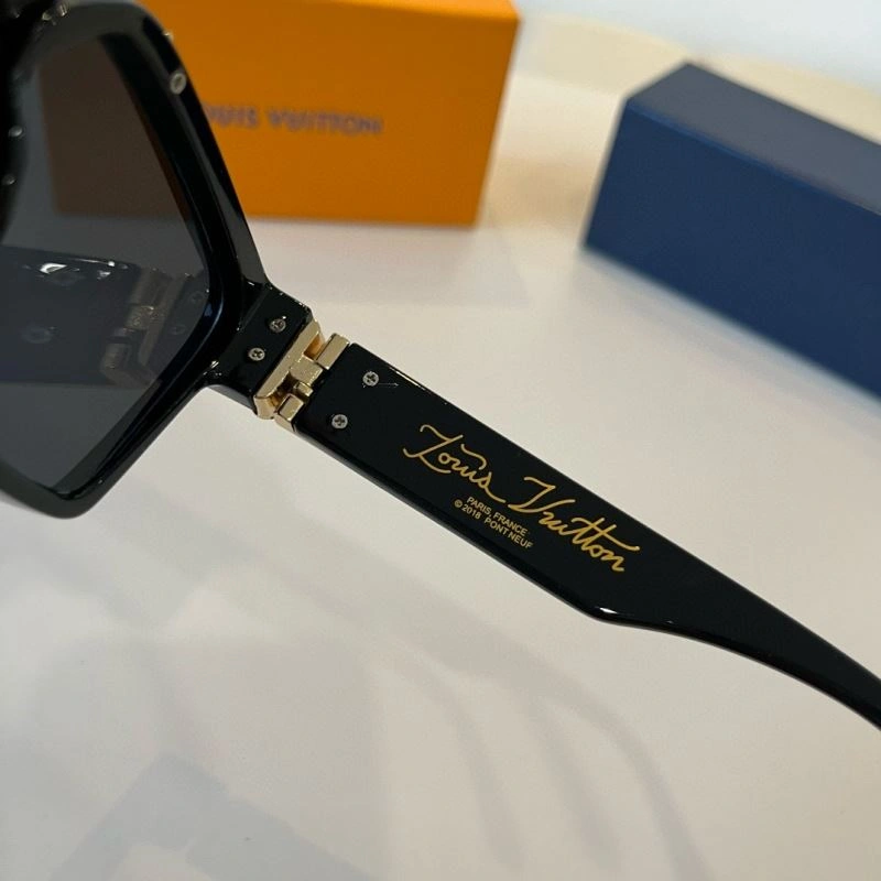 Louis Vuitton Sunglasses Casual 280890