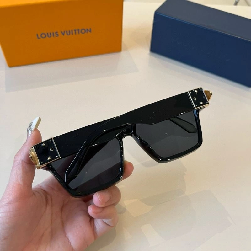 Louis Vuitton Sunglasses Casual 280890