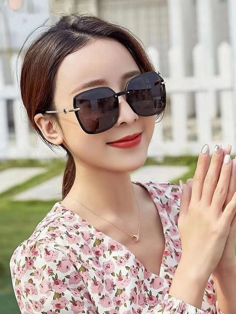 Louis Vuitton Sunglasses Effortless 280863