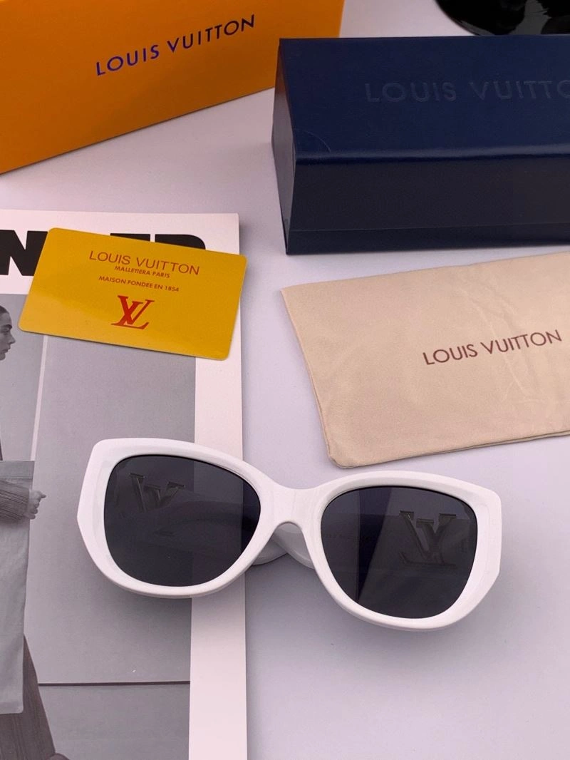 WellDesigned Louis Vuitton Sunglasses 280865
