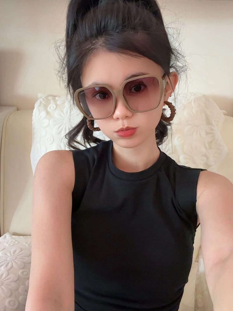 Louis Vuitton Sunglasses Chic 280850