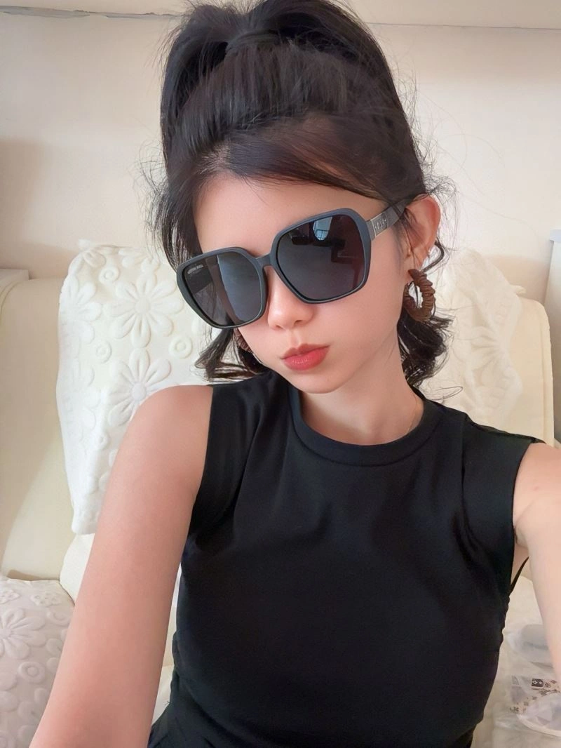 Louis Vuitton Sunglasses Chic 280850