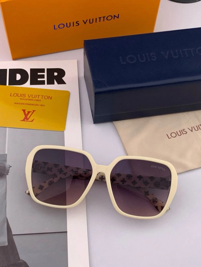 Louis Vuitton Sunglasses Chic 280850