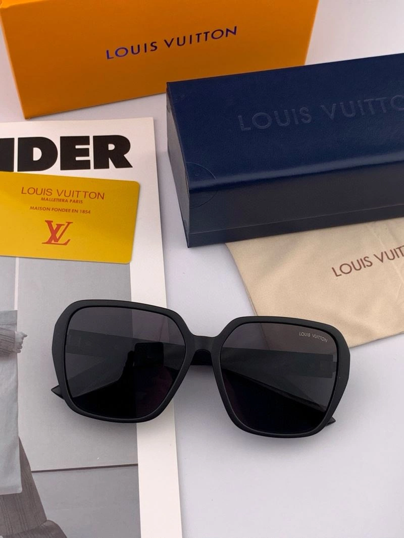 Louis Vuitton Sunglasses Chic 280850