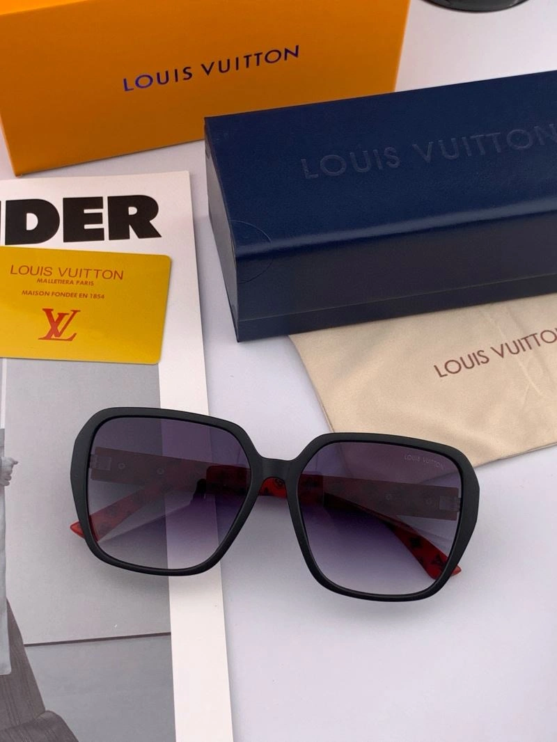 Louis Vuitton Sunglasses Chic 280850