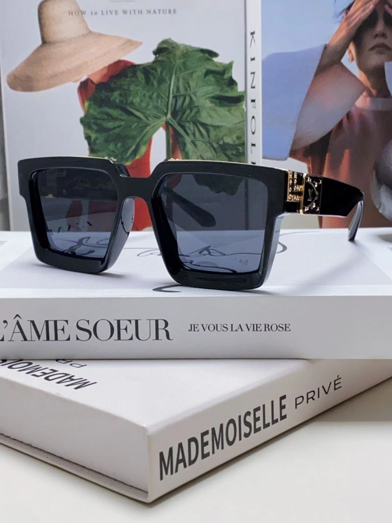 Louis Vuitton Sunglasses Youthful 280819
