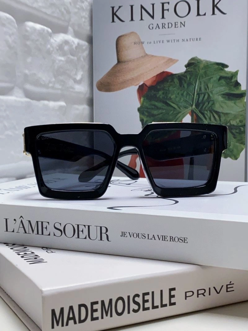 Louis Vuitton Sunglasses Youthful 280819