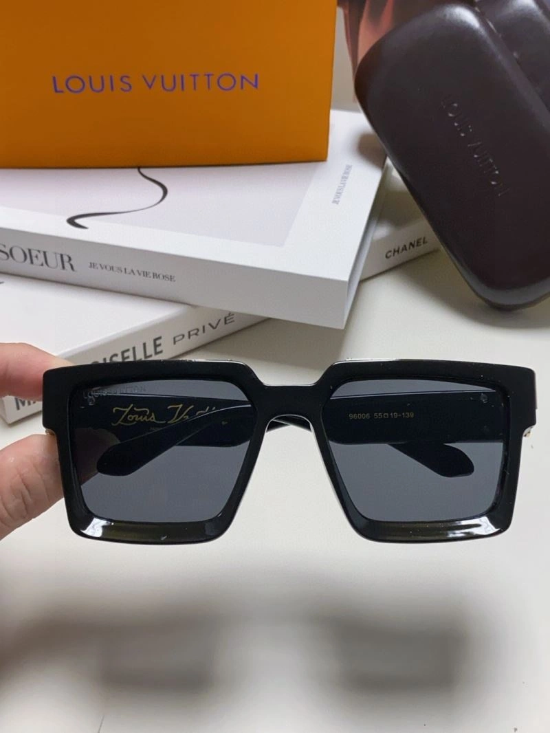 Louis Vuitton Sunglasses Youthful 280819