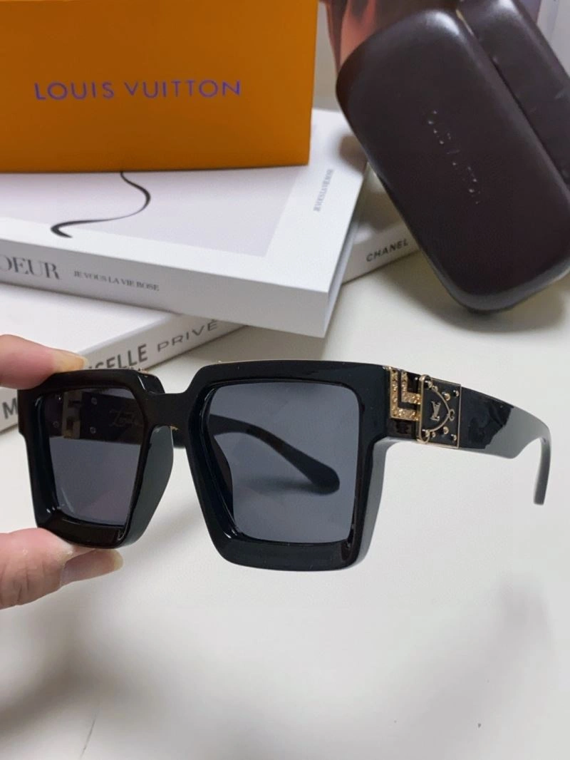 Louis Vuitton Sunglasses Youthful 280819