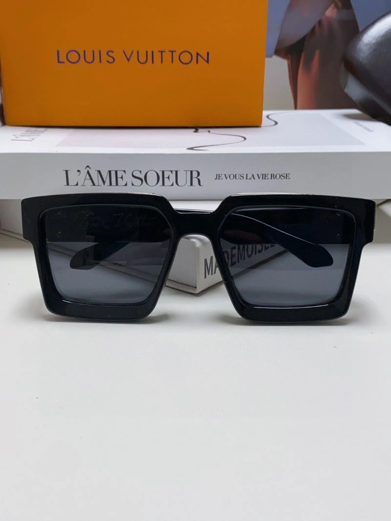 Louis Vuitton Sunglasses Youthful 280819