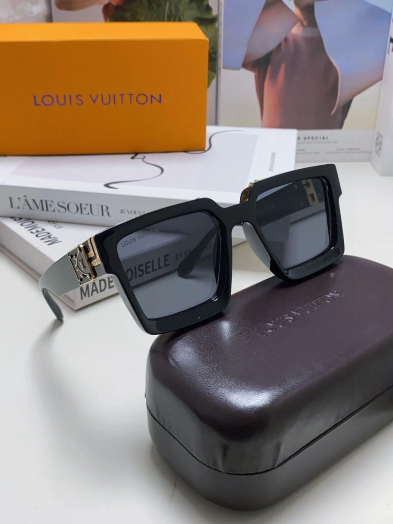 Louis Vuitton Sunglasses Youthful 280819