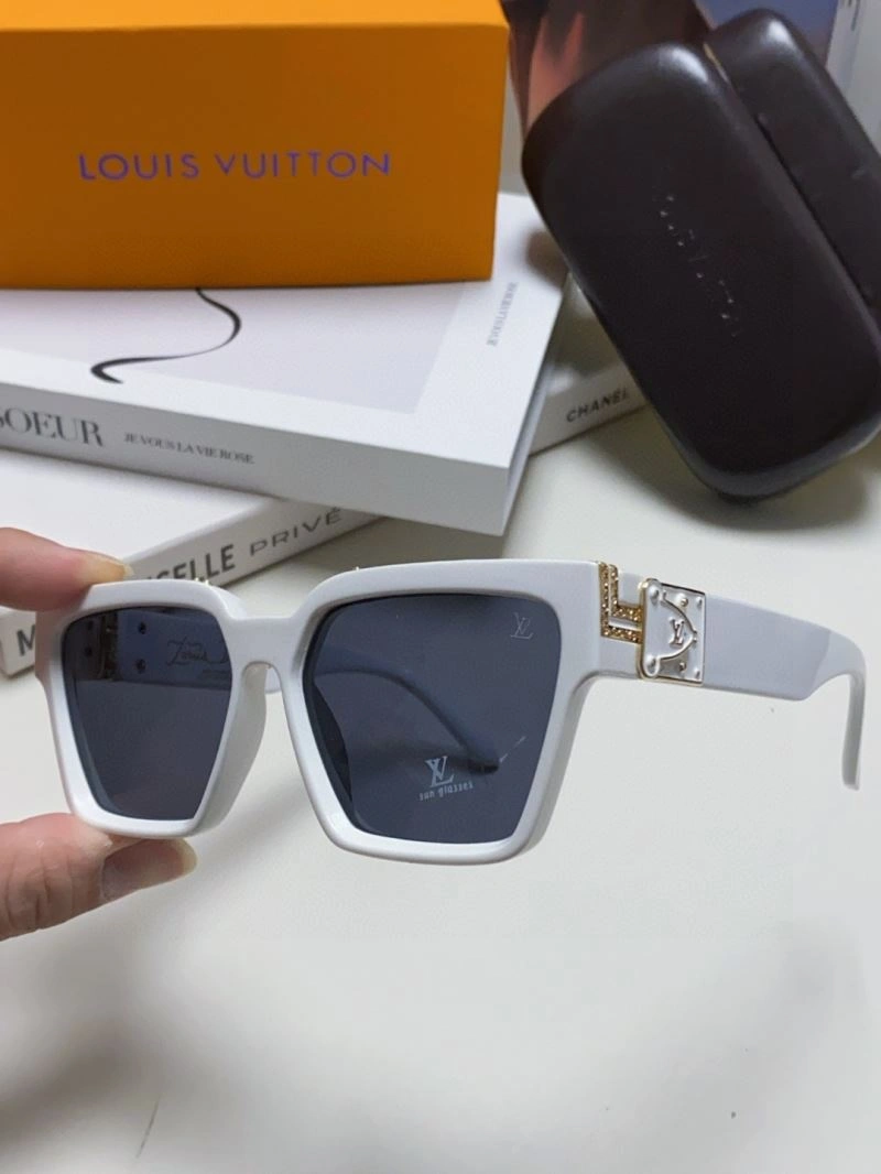 Louis Vuitton Sunglasses TechFriendly 280823