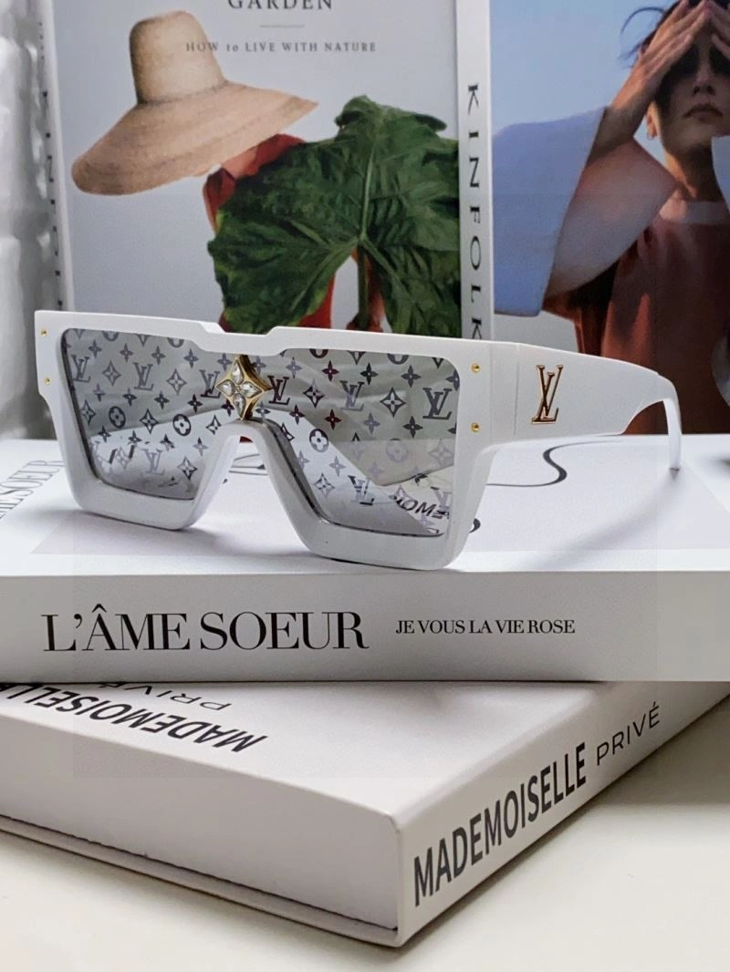 Effortless Louis Vuitton Sunglasses 280837