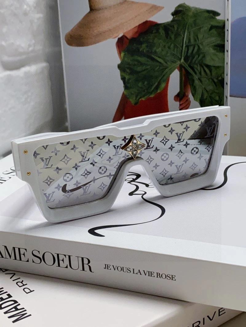 Effortless Louis Vuitton Sunglasses 280837