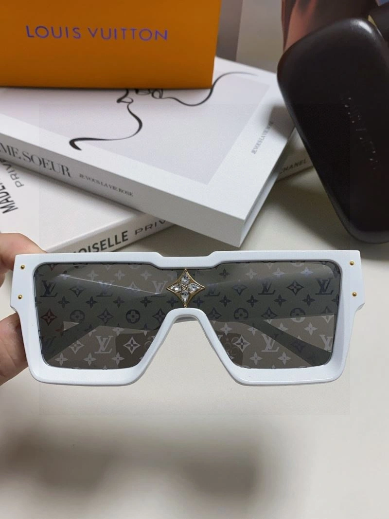 Effortless Louis Vuitton Sunglasses 280837