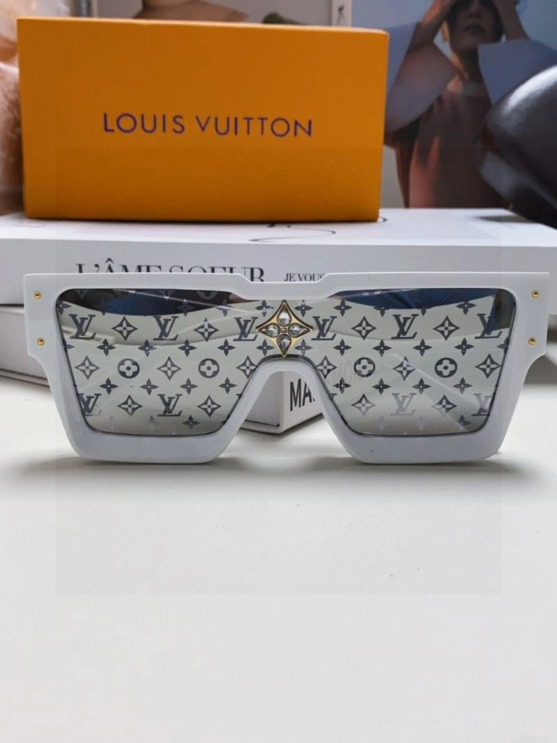 Effortless Louis Vuitton Sunglasses 280837
