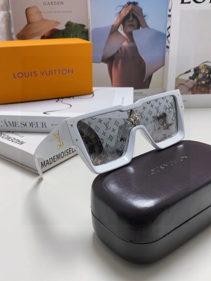 Effortless Louis Vuitton Sunglasses 280837