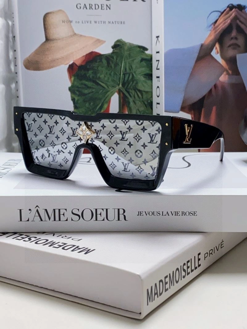 Bright Louis Vuitton Sunglasses 280826