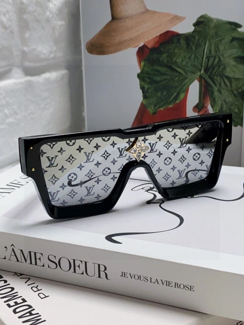 Bright Louis Vuitton Sunglasses 280826