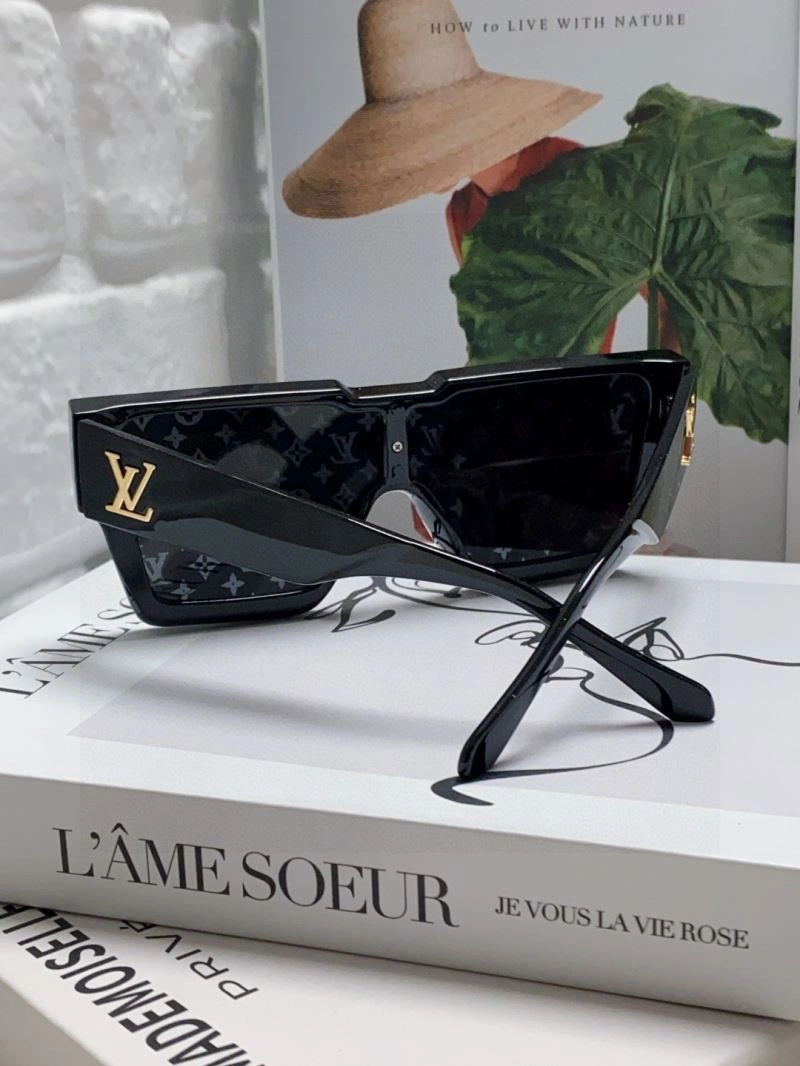 Bright Louis Vuitton Sunglasses 280826