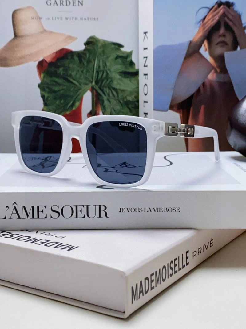 Minimalist Louis Vuitton Sunglasses 280822