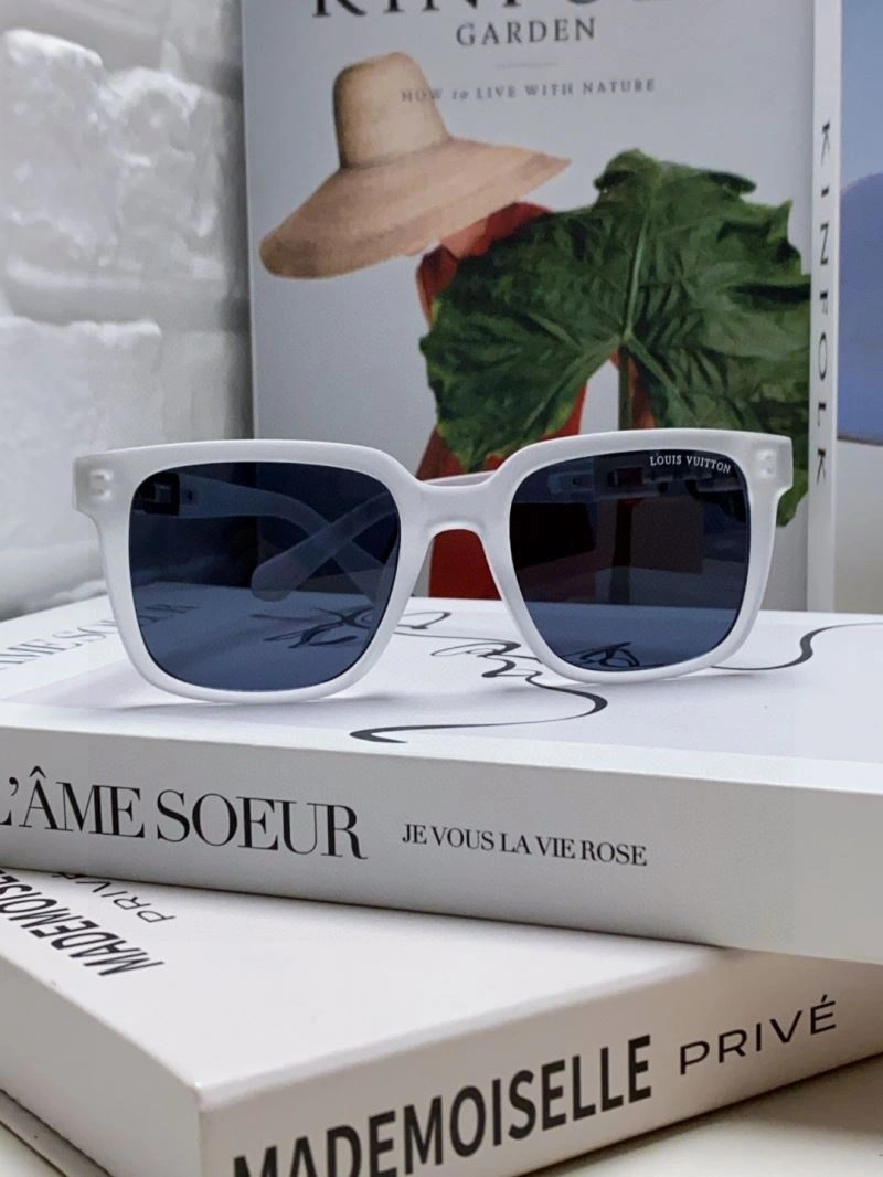 Minimalist Louis Vuitton Sunglasses 280822