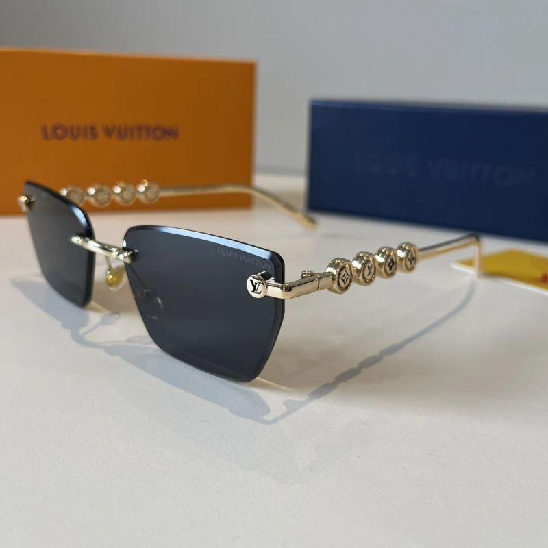 Louis Vuitton Sunglasses Functional 280809