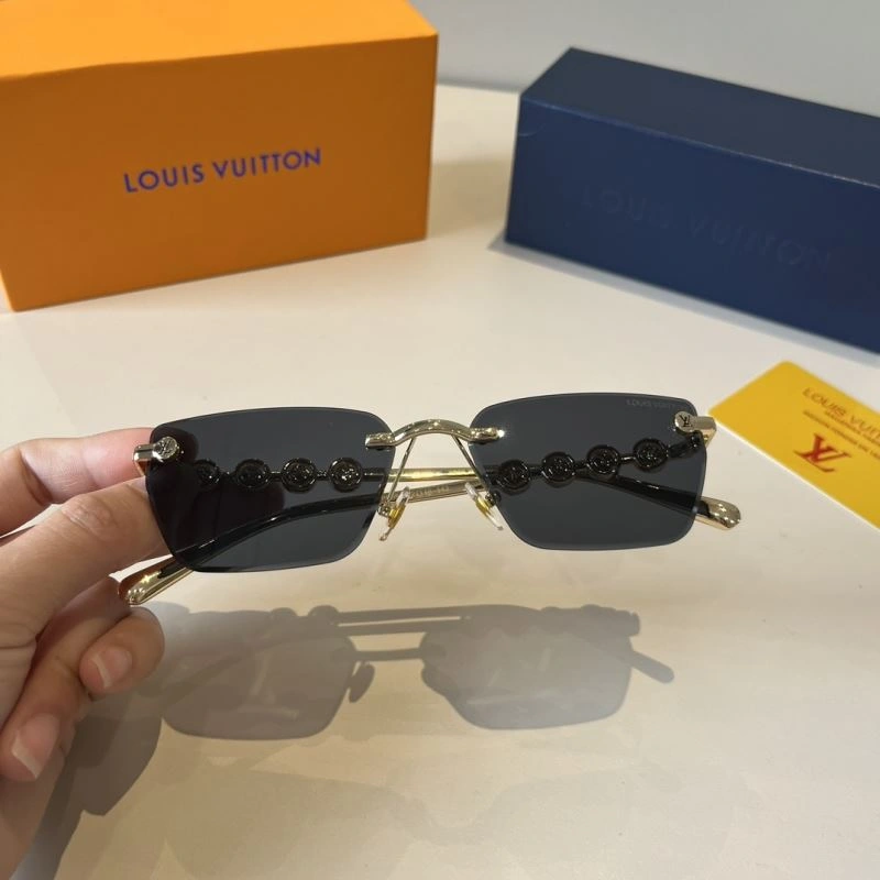 Louis Vuitton Sunglasses Functional 280809