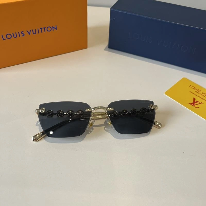 Louis Vuitton Sunglasses Functional 280809