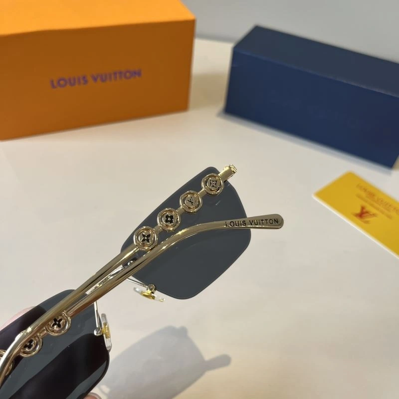 Louis Vuitton Sunglasses Functional 280809