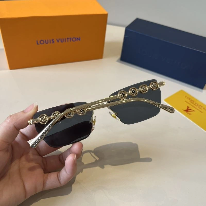 Louis Vuitton Sunglasses Functional 280809