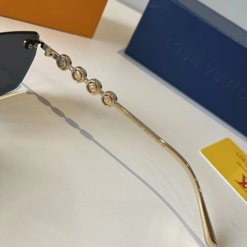 Louis Vuitton Sunglasses Functional 280809