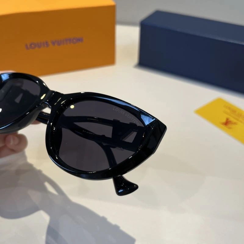 Effortless Louis Vuitton Sunglasses 280806
