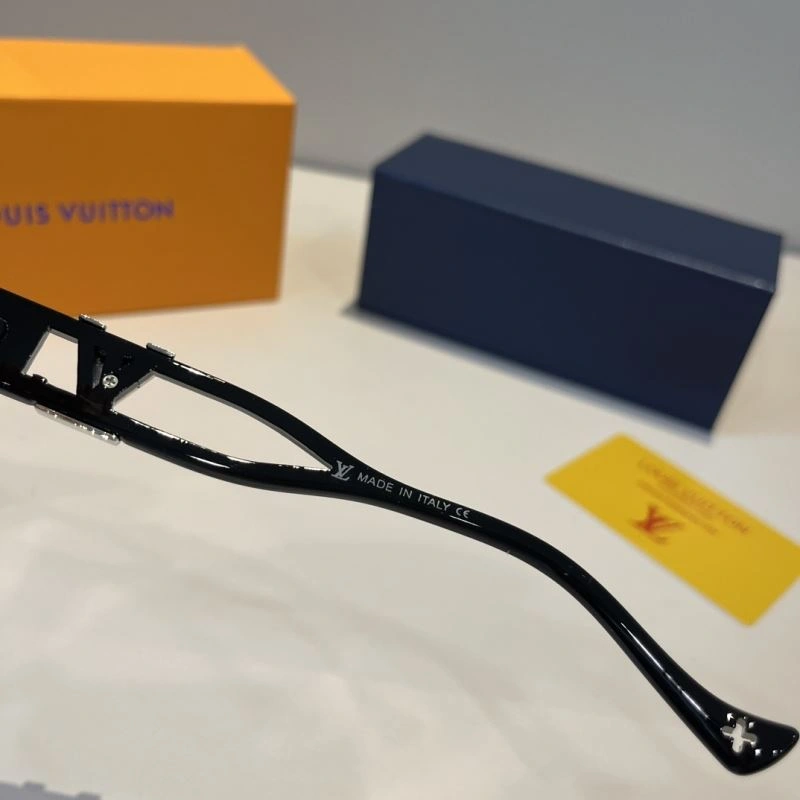 Effortless Louis Vuitton Sunglasses 280806