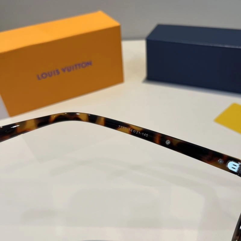Louis Vuitton Sunglasses Resilient 280804