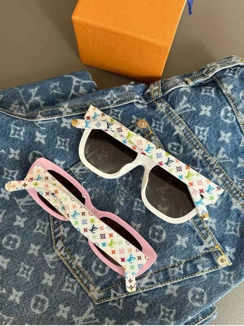 Louis Vuitton Sunglasses Lightweight 281216