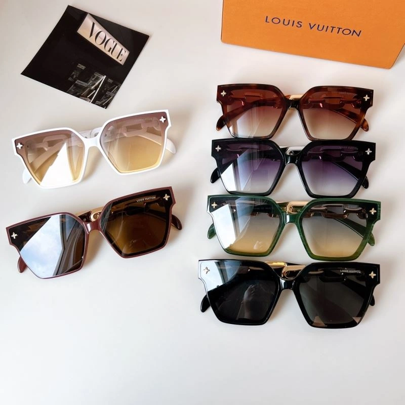 Compact Louis Vuitton Sunglasses 281192