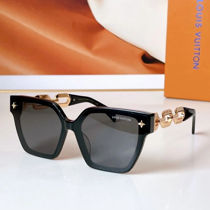 Compact Louis Vuitton Sunglasses 281192