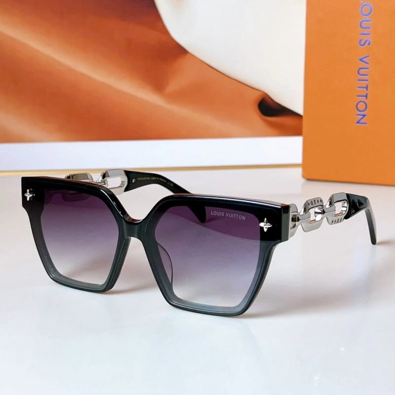 Compact Louis Vuitton Sunglasses 281192