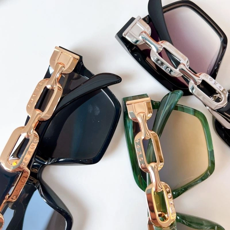 Compact Louis Vuitton Sunglasses 281192