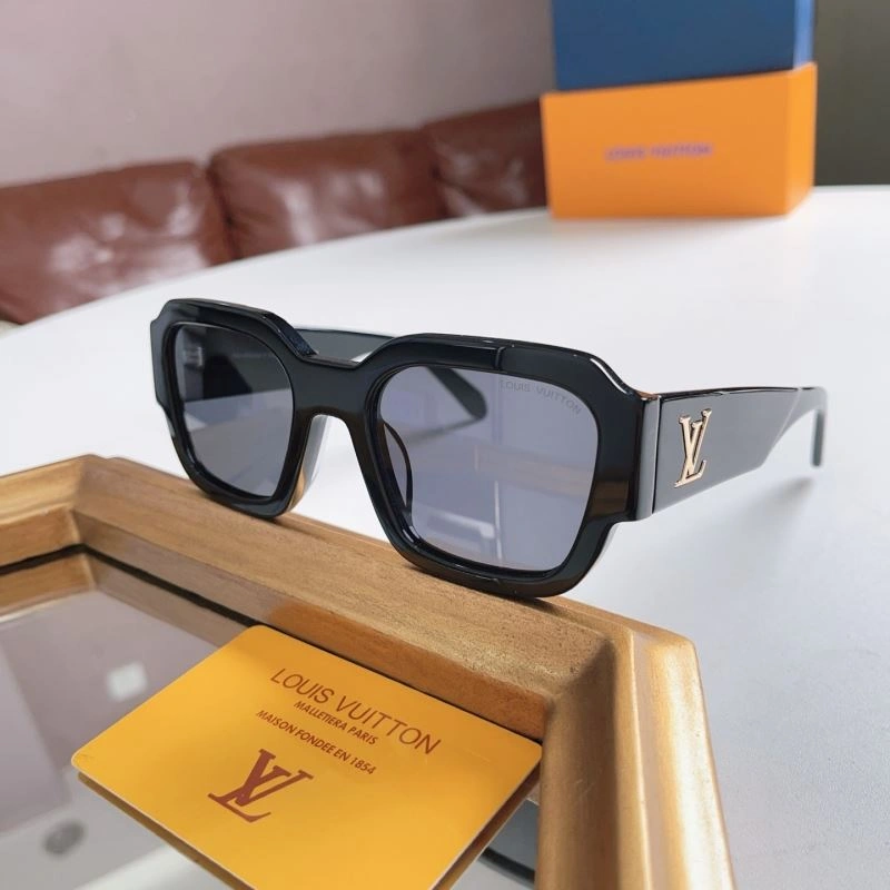 WaterResistant Louis Vuitton Sunglasses 281183