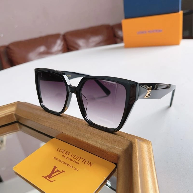 Louis Vuitton Sunglasses Fashionable 281144