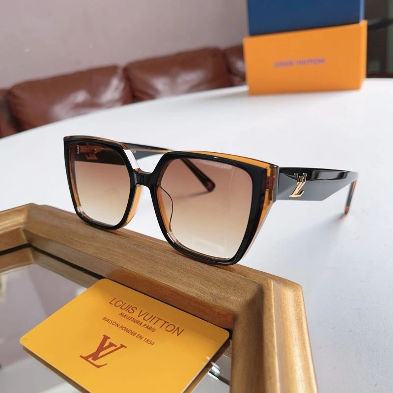 Louis Vuitton Sunglasses Fashionable 281144
