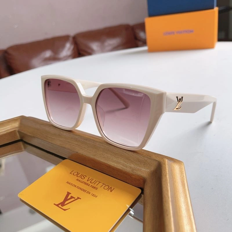 Louis Vuitton Sunglasses Fashionable 281144