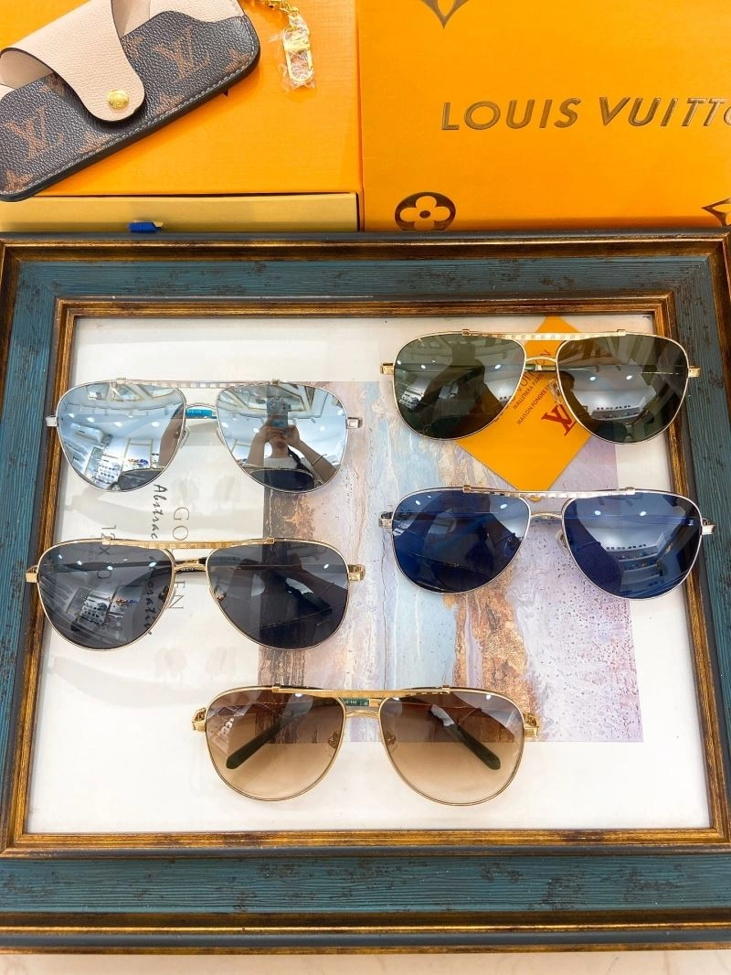 Snug Louis Vuitton Sunglasses 281162
