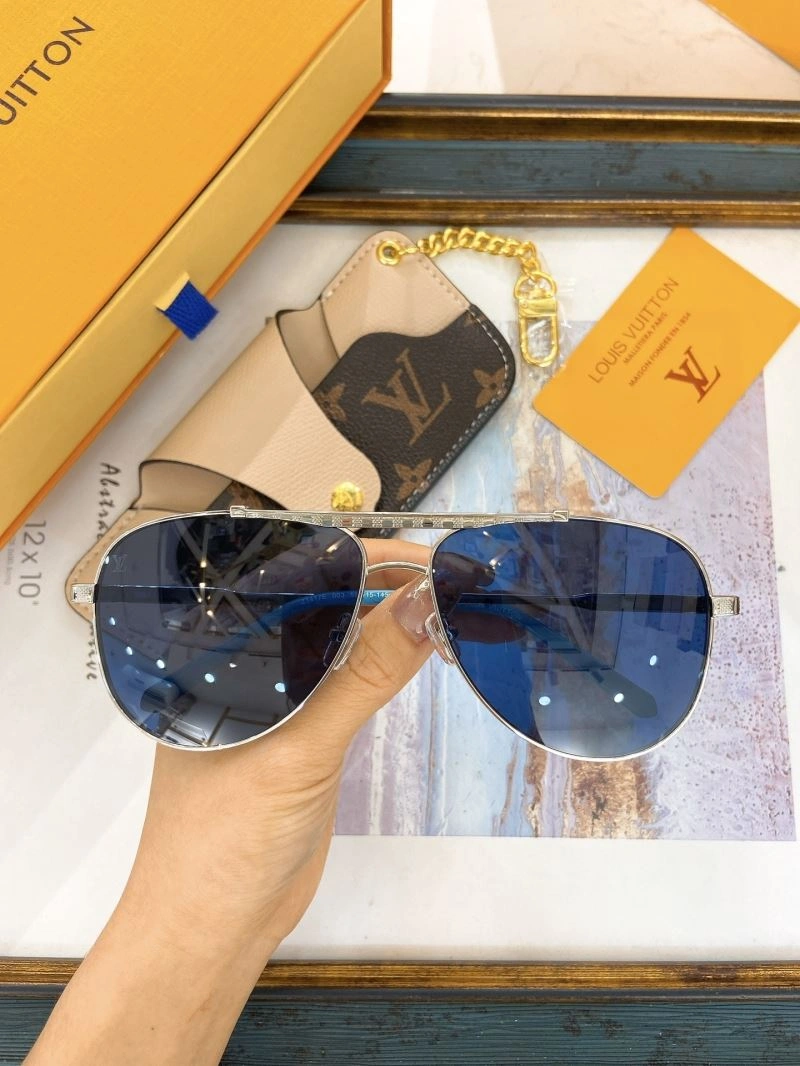 Snug Louis Vuitton Sunglasses 281162